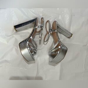 Chinese Laundry Platform Heels  strappy size 9.5 Silver Metallic